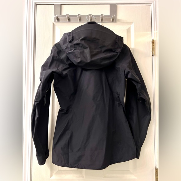 Women’s Arc’teryx Beta AR - Picture 2 of 12